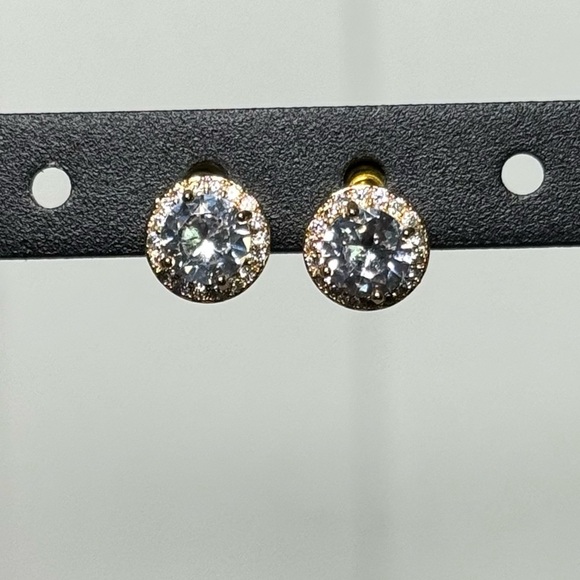 NWOT 1cm Diamond Studs - Picture 2 of 8